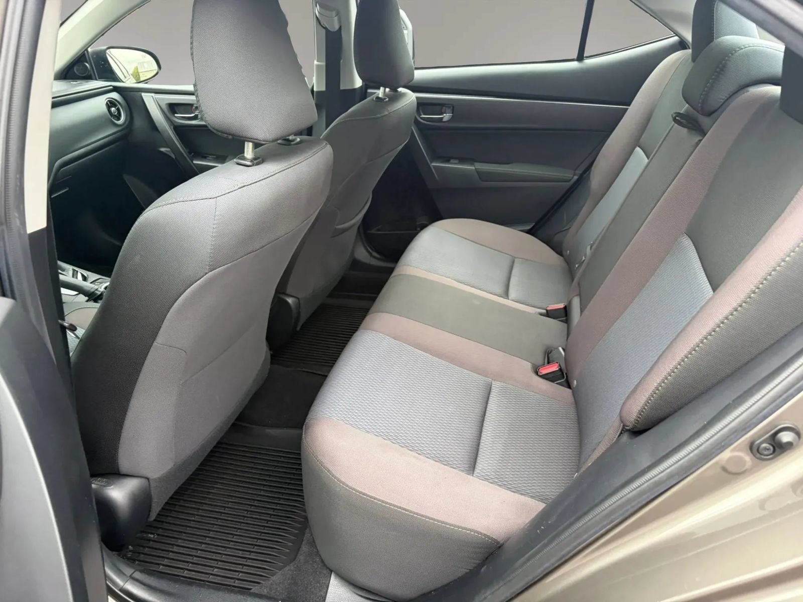 Used 2017 Toyota Corolla LE FWD image 25