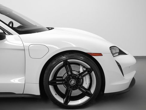 Certified 2022 Porsche Taycan image 14
