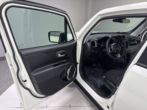 Used 2023 Jeep Renegade Latitude image 6