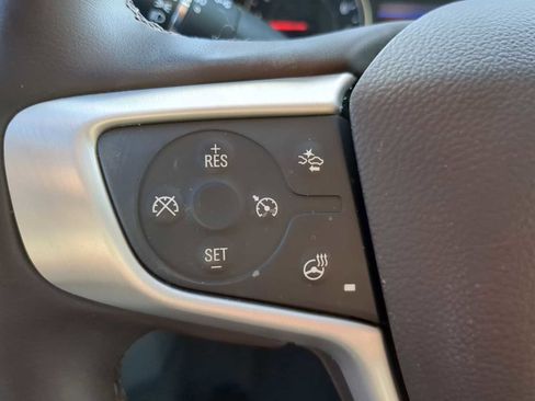 Used 2023 GMC Acadia SLT w/ Preferred Package image 16