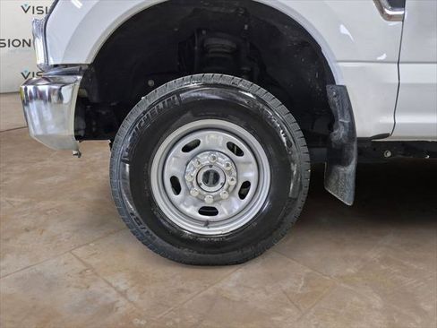 Used 2022 Ford F250 XL w/ Power Equipment Group image 9
