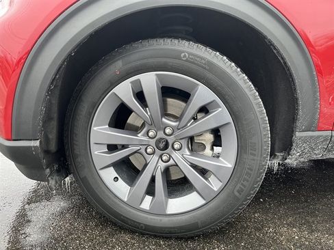 Used 2023 Ford Explorer XLT w/ Equipment Group 202A AWD/4WD image 14