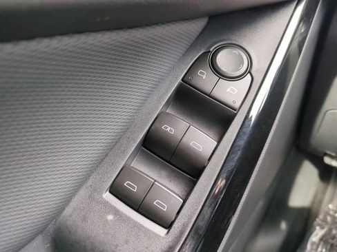 Used 2026 Chevrolet Equinox LT FWD image 28