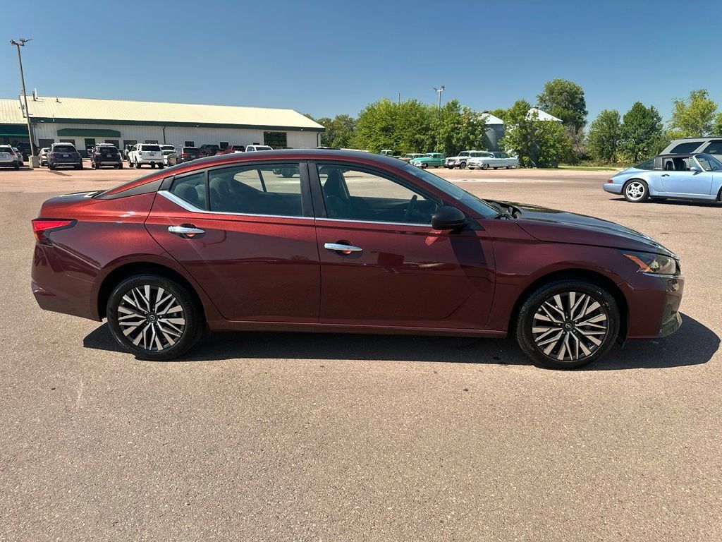 Used 2025 Nissan Altima 2.5 SV AWD/4WD image 34