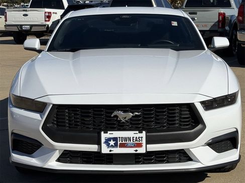 Certified 2025 Ford Mustang Coupe image 8