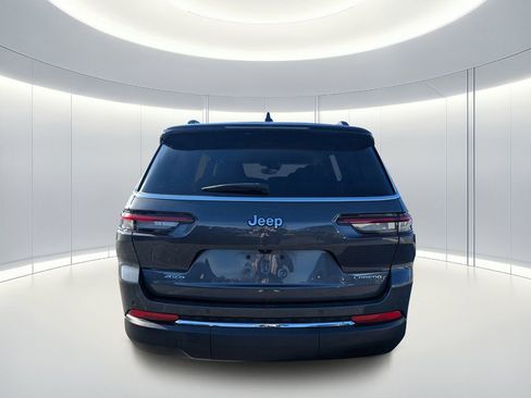 Used 2023 Jeep Grand Cherokee L Laredo image 3