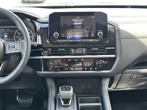 Used 2025 Nissan Pathfinder SV AWD/4WD image 30