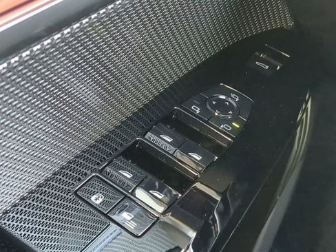 Used 2024 BMW i7 xDrive60 image 24