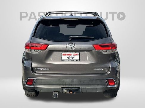 Used 2019 Toyota Highlander Limited Platinum image 3