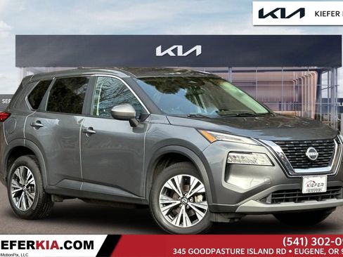 Used 2023 Nissan Rogue SV image 1