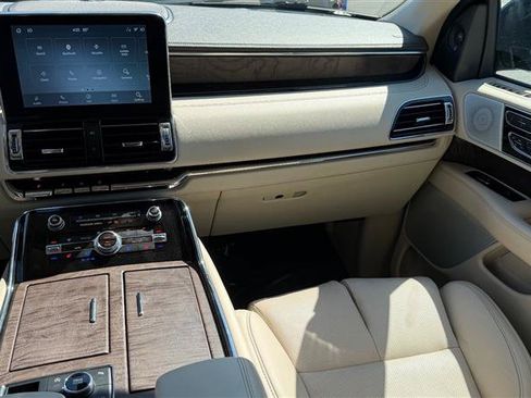 Used 2021 Lincoln Navigator Reserve w/ Luxury Package AWD/4WD image 19