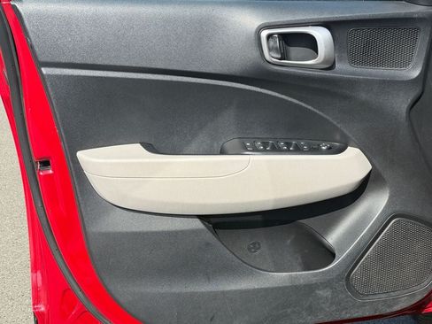 Used 2022 Hyundai Venue SEL FWD image 20