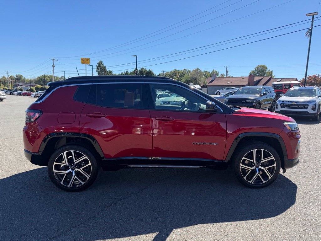 Used 2025 Jeep Compass Limited w/ Elite Group AWD/4WD image 2