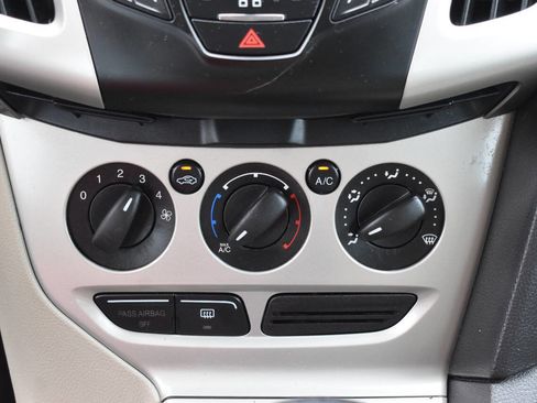 Used 2014 Ford Focus SE image 25