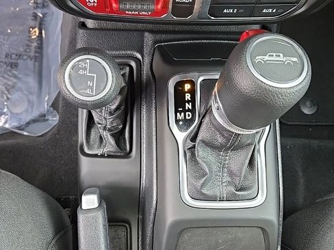 Used 2025 Jeep Gladiator Mojave w/ Safety Group image 27