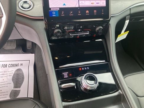 New 2025 Jeep Grand Cherokee Limited image 18