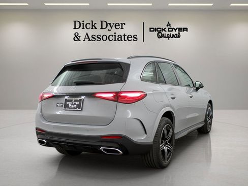 Used 2026 Mercedes-Benz GLC 300 image 2