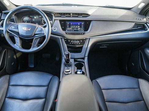 Used 2025 Cadillac XT5 Premium Luxury image 11