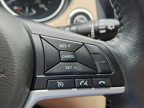 Used 2017 Nissan Rogue SV w/ Sun & Sound Touring Package AWD/4WD image 17
