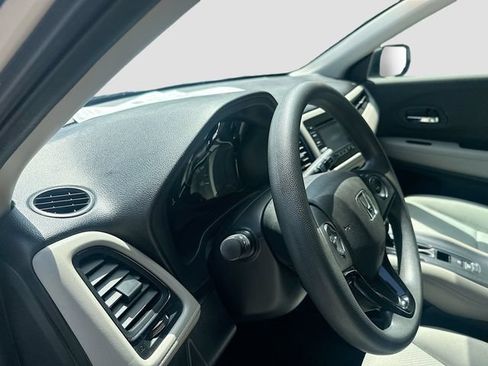 Used 2020 Honda HR-V LX image 10