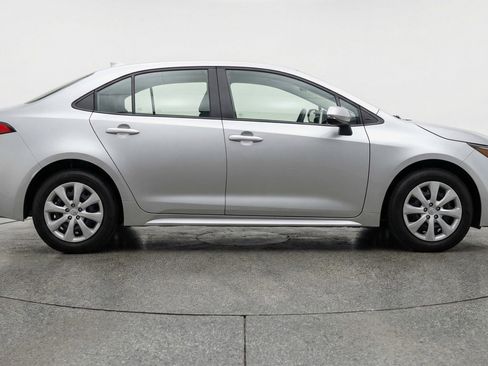 Used 2025 Toyota Corolla LE image 11