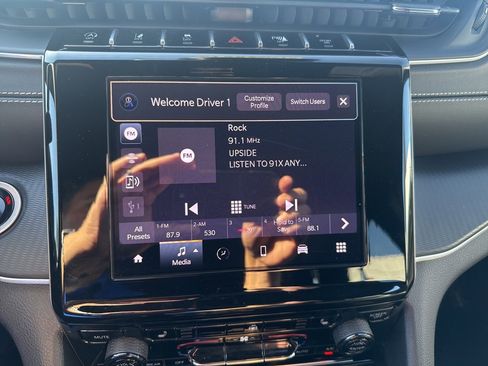 Certified 2024 Jeep Grand Cherokee Altitude image 19