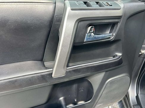 Used 2016 Toyota 4Runner SR5 AWD/4WD image 19