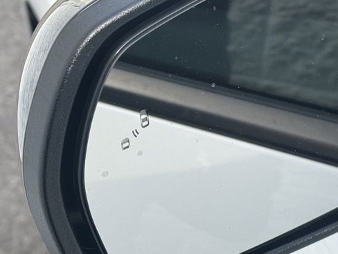 Used 2022 Ford Edge SE w/ Black Appearance Package image 16