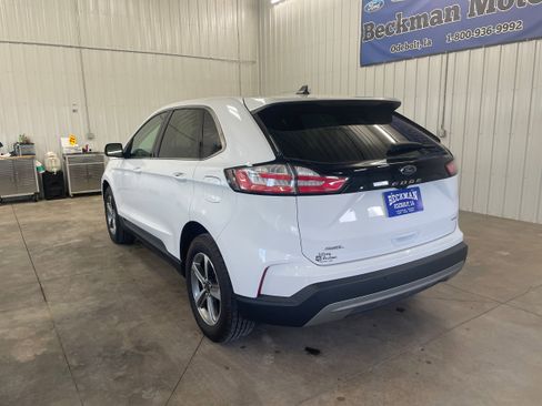 Used 2024 Ford Edge SEL w/ Convenience Package AWD/4WD image 3