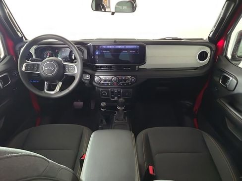 Used 2025 Jeep Wrangler Unlimited Sahara w/ Safety Group AWD/4WD image 18