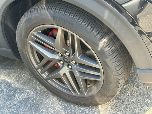 Used 2025 Ford Explorer ST RWD image 9
