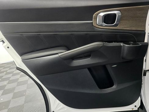 Used 2023 Kia Sorento SX Prestige image 19