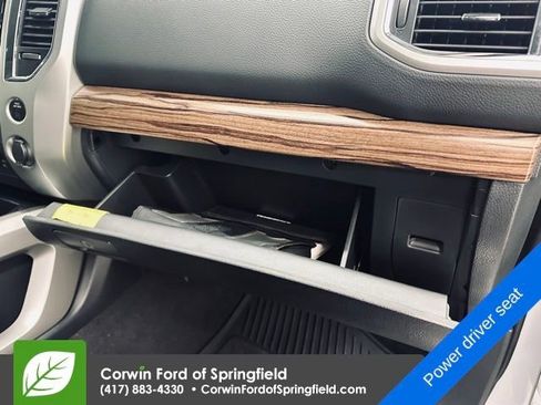 Used 2020 Nissan Titan SL w/ Moonroof Package image 10