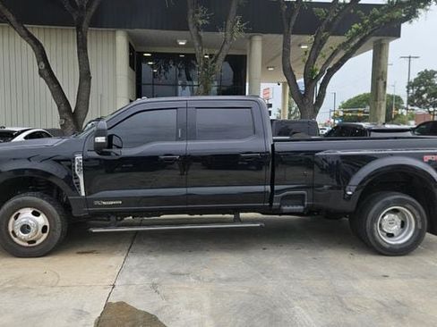 Used 2023 Ford F350 Lariat w/ Lariat Ultimate Package AWD/4WD image 1