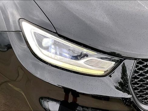 Used 2024 Chrysler Pacifica Limited FWD image 29