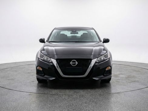 Used 2025 Nissan Altima 2.5 SV image 2