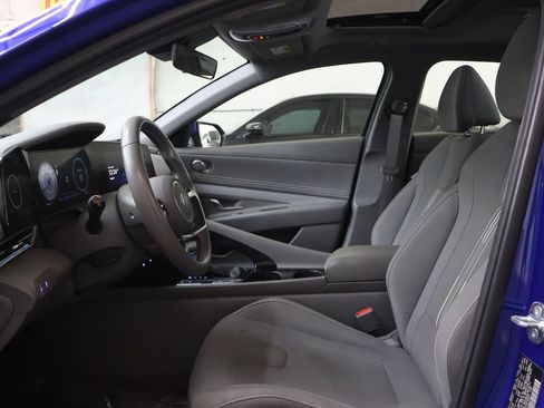 Used 2025 Hyundai Elantra SEL FWD image 16