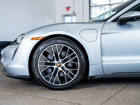 Used 2024 Porsche Taycan image 9