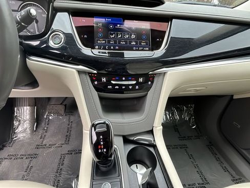 Used 2024 Cadillac XT6 Premium Luxury image 9