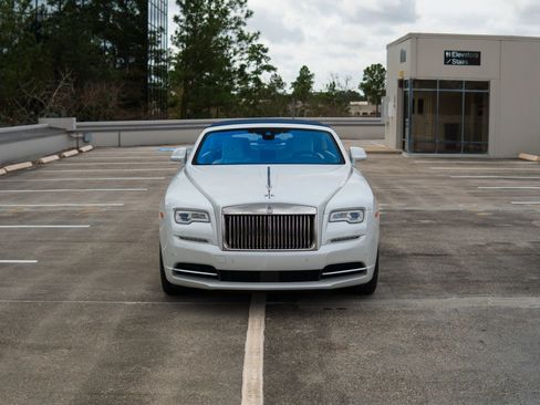 Used 2017 Rolls-Royce Dawn RWD image 3