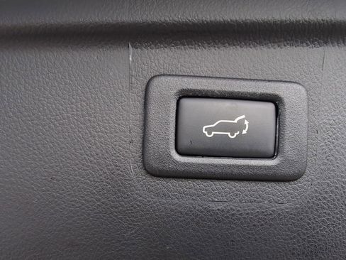 Used 2017 Subaru Outback 2.5i Touring w/ Popular Package #5A image 11