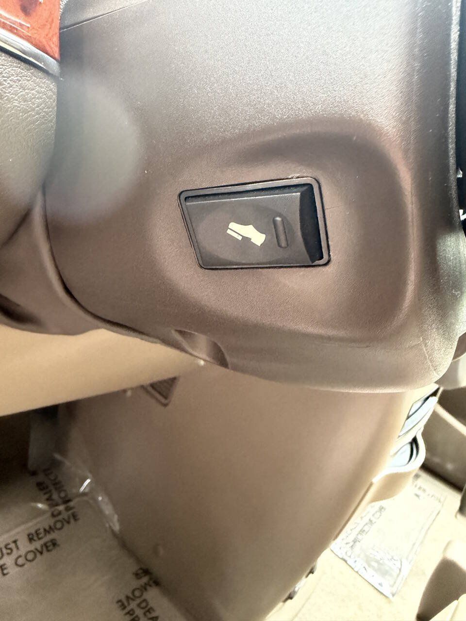 Used 2012 Chrysler Town & Country Touring FWD image 18