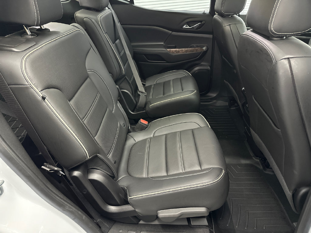 Used 2023 GMC Acadia Denali w/ Denali Technology Package FWD image 17