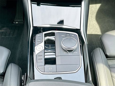 Certified 2023 BMW 330i xDrive Sedan w/ Driving Assistance Package image 17