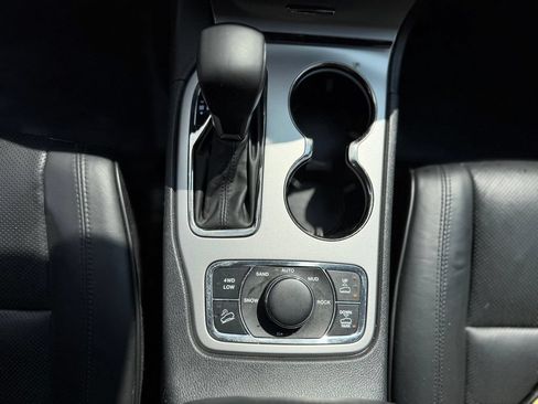 Used 2019 Jeep Grand Cherokee High Altitude AWD/4WD image 23