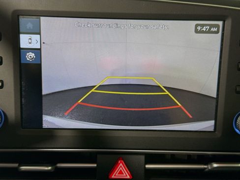 Used 2025 Hyundai Elantra SE FWD image 19
