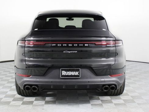 Certified 2025 Porsche Cayenne Coupe image 6