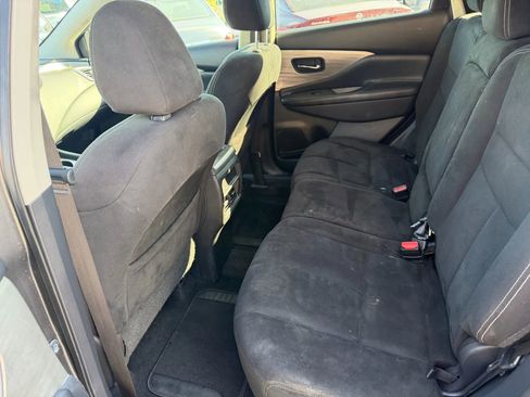 Used 2017 Nissan Murano S image 11