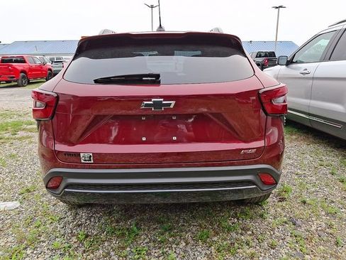 Used 2024 Chevrolet Trax RS w/ Sunroof Package FWD image 5