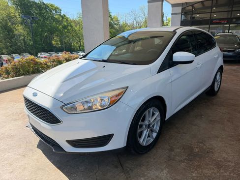 Used 2018 Ford Focus SE FWD image 3